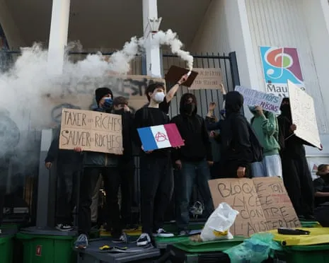 New French Prime Minister Faces Mounting Scrutiny as Nationwide Strikes Paralyze Schools and Transport